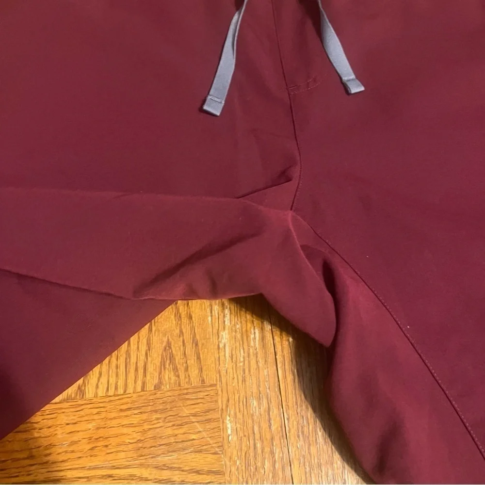 Figs Men's Tansen Jogger Scrub Pants in Burgundy Sz XL Short Pull-on Comfort